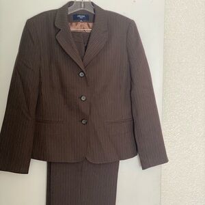 Jones Wear Brown Pantsuit Elegant Professional Style